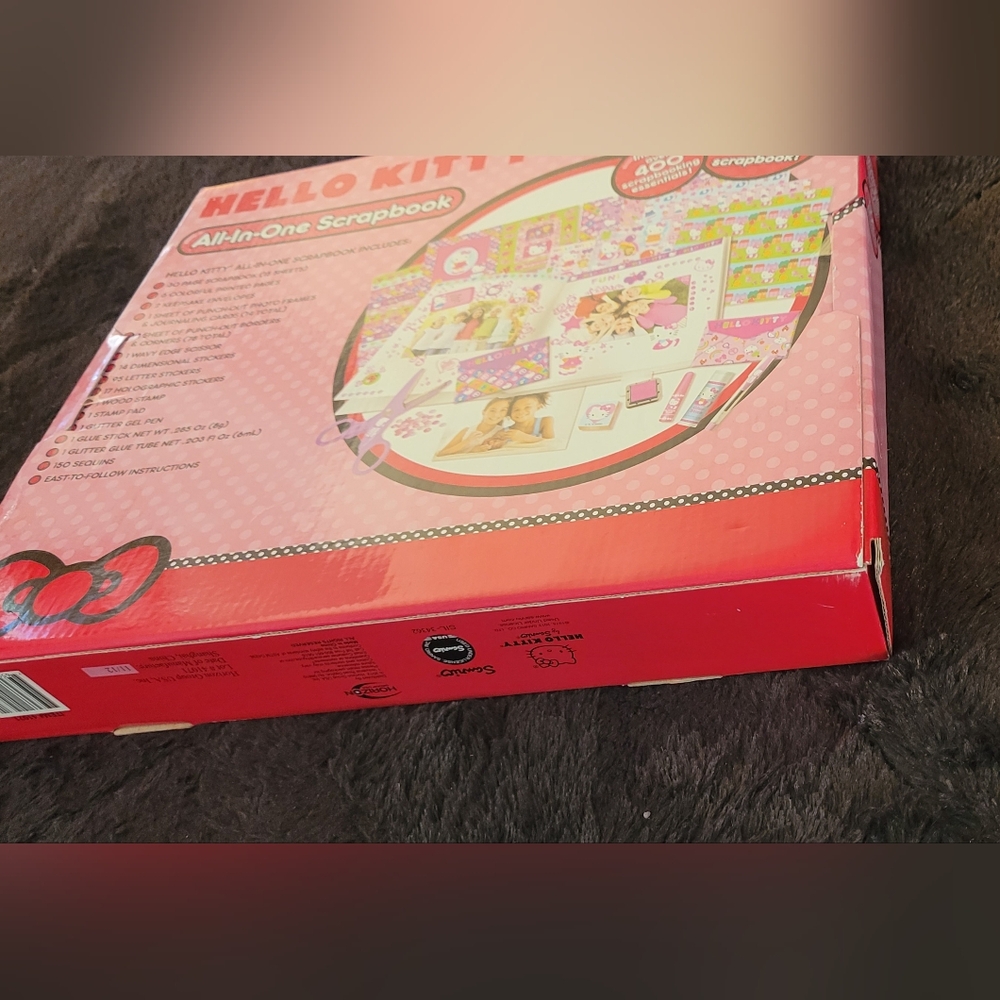 Hello Kitty All-In-One Scrapbook - Picture 2 of 8
